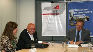 Diretores da 3BX, Cristina Albuquerque e Manoel Albuquerque, e presidente do Indi, Frederico Álvares