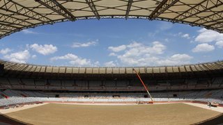 Governador Anastasia anuncia que jogo de abertura do Mineirão será com clássico Cruzeiro X Atlético