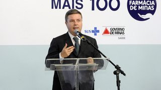 Governador entregou 100 novas unidades da rede Farmácias de Minas