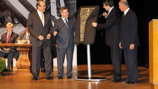 Governador Antonio Anastasia recebe homenagem do Minas Tênis Clube