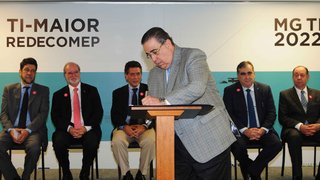 O governador em exercício Alberto Pinto Coelho assinou acordo de cooperação técnica