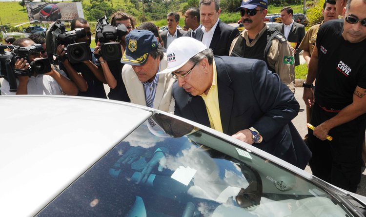 O ministro José Eduardo Cardozo e Alberto Pinto Coelho participaram da mobilização com os condutores