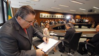 Governo de Minas assina convênios com Polícia Federal e Cemig para ampliar os serviços nas UAIs