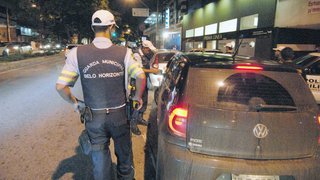 Estado faz trabalho de prevenção aos motoristas que pretendem beber e dirigir no Carnaval