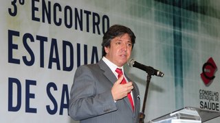 O secretário de Estado de Saúde, Antônio Jorge Souza Marques, faz pronunciamento