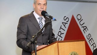 Secretário Zé Silva durante pronunciamento na cerimônia de posse