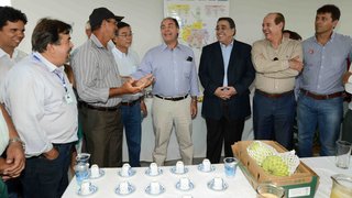 Vice-governador Alberto Pinto Coelho e ministro Fernando Bezerra durante visita ao Jaíba