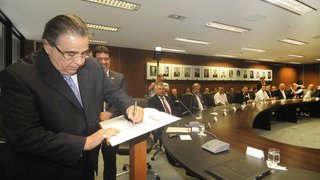 Alberto Pinto Coelho autoriza obras da Copasa na Região Metropolitana
