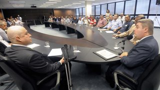 Antonio Anastasia durante reunião com prefeitos do Leste de Minas