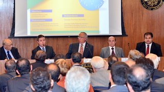 Governador falou em encontro da Associação Comercial do Rio de Janeiro
