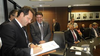 Marco Antonio Junqueira assina ordens de serviço para implantar e ampliar sistemas de água e esgoto
