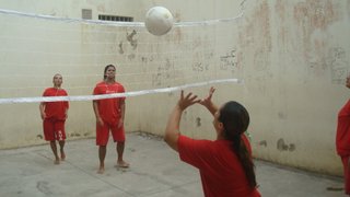 No Presídio de Caratinga, as detentas comemoraram jogando vôlei e peteca