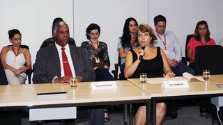 Ouvidor-geral adjunto, Agílio Monteiro, e a ouvidora-geral, Célia Barroso, durante lançamentos