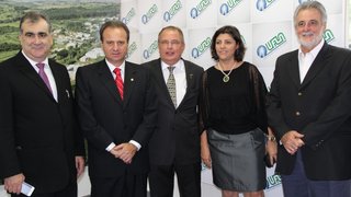Secretários Narcio Rodrigues, Bilac Pinto e Carlos Melles com o reitor da Ufla