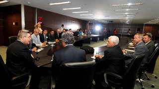 Governador Anastasia se reúne com prefeitos