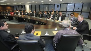 Governador Anastasia se reúne com 30 prefeitos do interior