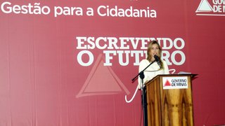Secretária Renata Vilhena durante pronunciamento na Reunião Gerencial Regional do Norte de Minas