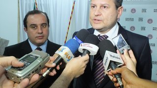 Secretário Rômulo Ferraz em entrevista após a reunião