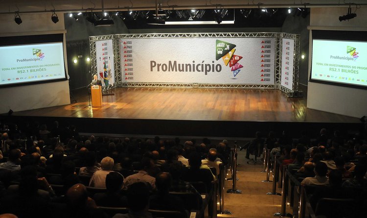 Todos os 853 municípios mineiros serão beneficiados pelo ProMunicípio