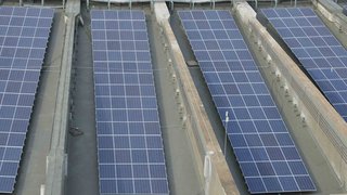 Foram instalados cerca de 6.000 módulos fotovoltaicos