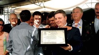 Governador recebeu título de cidadão honorário de Pitangui