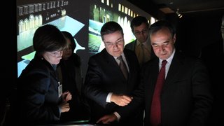 O governador Antonio Anastasia visita à Cidade da Arquitetura, ao lado do presidente grupo Lafarge 