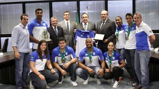 Rogério Romero e Alberto Pinto Coelho receberam atletas e técnicos da equipe Belo Dente/Minas
