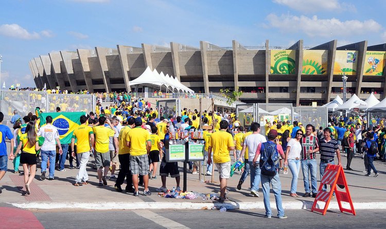 Dentro e fora do estádio, torcedores mineiros e turistas fizeram a festa, em um clima de paz