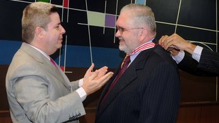 Governador Antonio Anastasia entregou a medalha ao procurador-geral da República, Roberto Gurgel