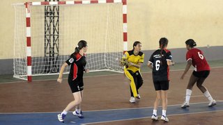 Jogos Escolares mobilizam alunas em torneio de handebol feminino
