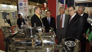 Presidente da Epamig e autoridades conheceram novidades em máquinas e produtos