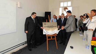 Ao lado do secretário Narcio Rodrigues, Alberto Pinto Coelho inaugurou nova unidade do Uaitec