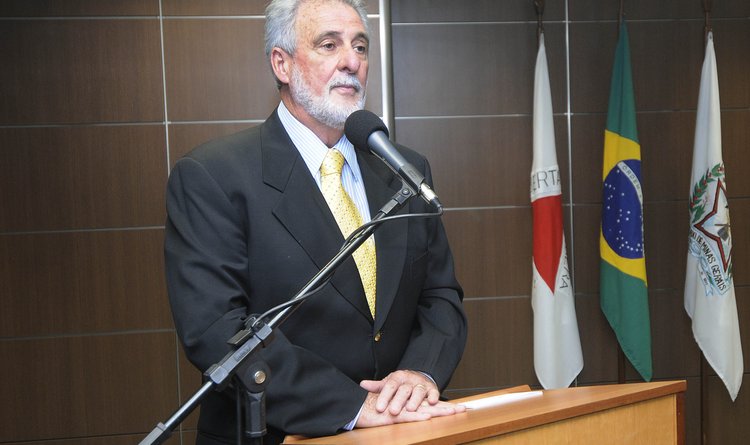  Carlos Melles destacou que a intenção do Estado é garantir investimento em todas as regiões