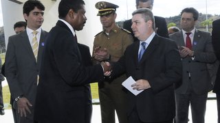Governador cumprimenta chefe da Polícia Civil de Minas Gerais, Cylton Brandão