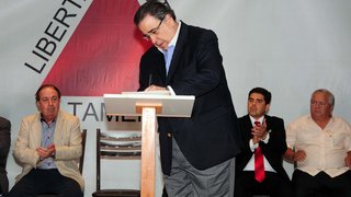 Vice-governador Alberto Pinto Coelho assina convênios na Zona da Mata