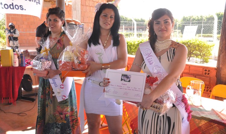 As três primeiras colocadas do concurso ganharam kits com produtos de beleza