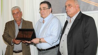 No evento, Alberto recebeu uma placa de homenagem dos prefeitos de Medeiros e Pratinha