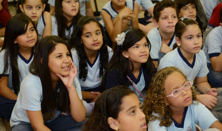 Na Escola Estadual Duque de Caxias, em BH, o uso do lúdico é o ponto forte dos educadores