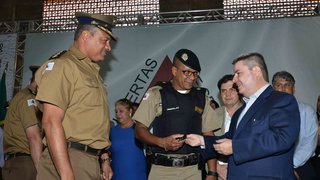 Anastasia entrega chaves de viatura ao Comandante do 13º Região da PM