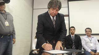Antônio Jorge assinou convênios com a unidade de saúde para compra de equipamentos e materiais
