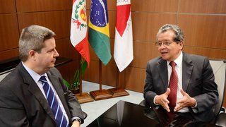 O embaixador do Peru no Brasil, Jorge Bayona, participou da reunião com o governador