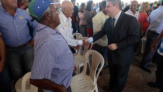 O governador Antonio Anastasia entregou obras em Sarzedo nesta sexta-feira (11)