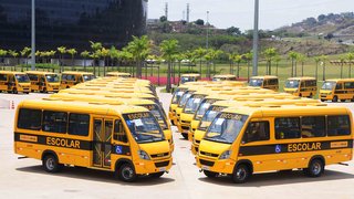 Ônibus têm capacidade para 29 passageiros e vão beneficiar mais de 14 mil alunos