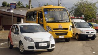 Além de assinar convênios com o município, secretário Antônio Jorge entregou veículos para a cidade