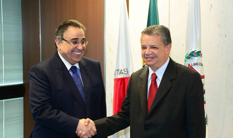 Ato de transferência do cargo foi conduzido pelo vice-governador Alberto Pinto Coelho