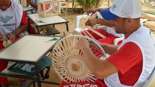 Todos os materiais foram produzidos durante o curso de artesanato em fibras de bananeiras e taboa