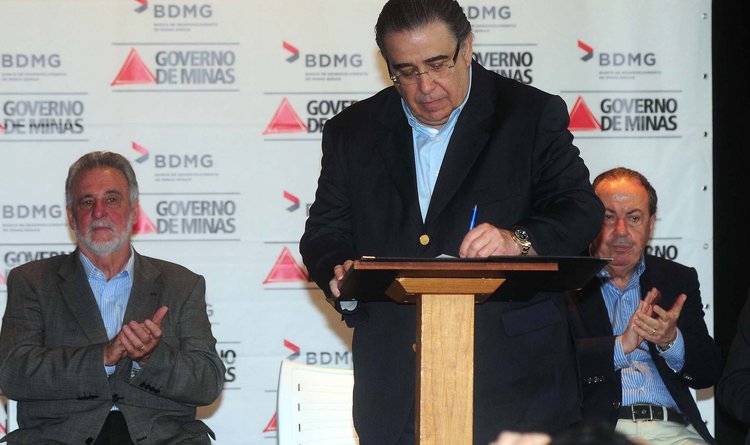 Alberto Pinto Coelho assinou a liberação dos recursos em solenidade nesta sexta-feira
