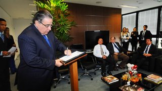 Alberto Pinto Coelho assinou ordens de serviço para o início das obras nesta terça-feira