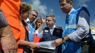 Antonio Anastasia e Dilma Rousseff visitaram áreas atingidas pela chuva nesta sexta-feira