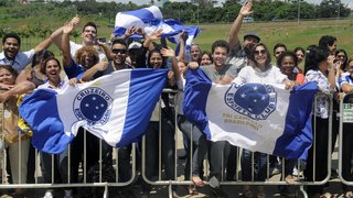 Ao final da recepção, representantes do Cruzeiro foram saudados pelos torcedores na Praça Cívica